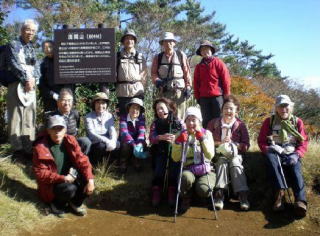 浅間山　標高802m 陽射しは暖かいのだが、吹く風は冷たい