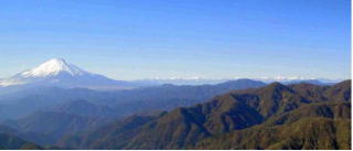 富士の右隣　聖岳-赤石-荒川三山-塩見岳-白峰三山-甲斐駒ヶ岳が一望できて感動的であった