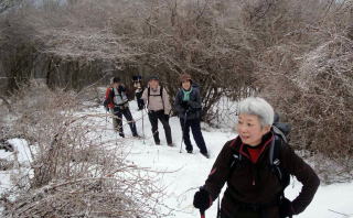 矢倉岳から雪原のバリールート