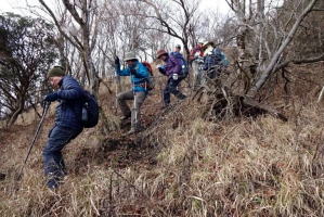 慎重にゆっくりとジグザグに