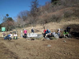 様々な思い出の地丸川峠だ、陽だまりで休息しています