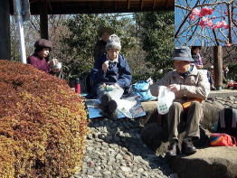 府中の森公園にて昼食休憩