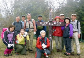 高松山　山頂はガスが濃く、展望は効かなかった