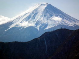 滝子山より三つ峠山と富士山